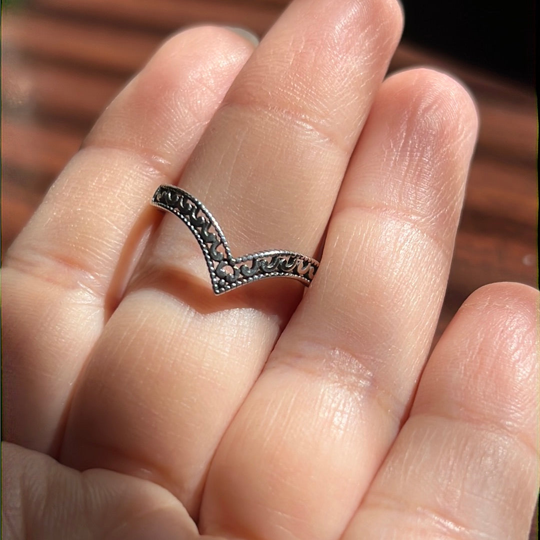 V-Shaped Ring Design