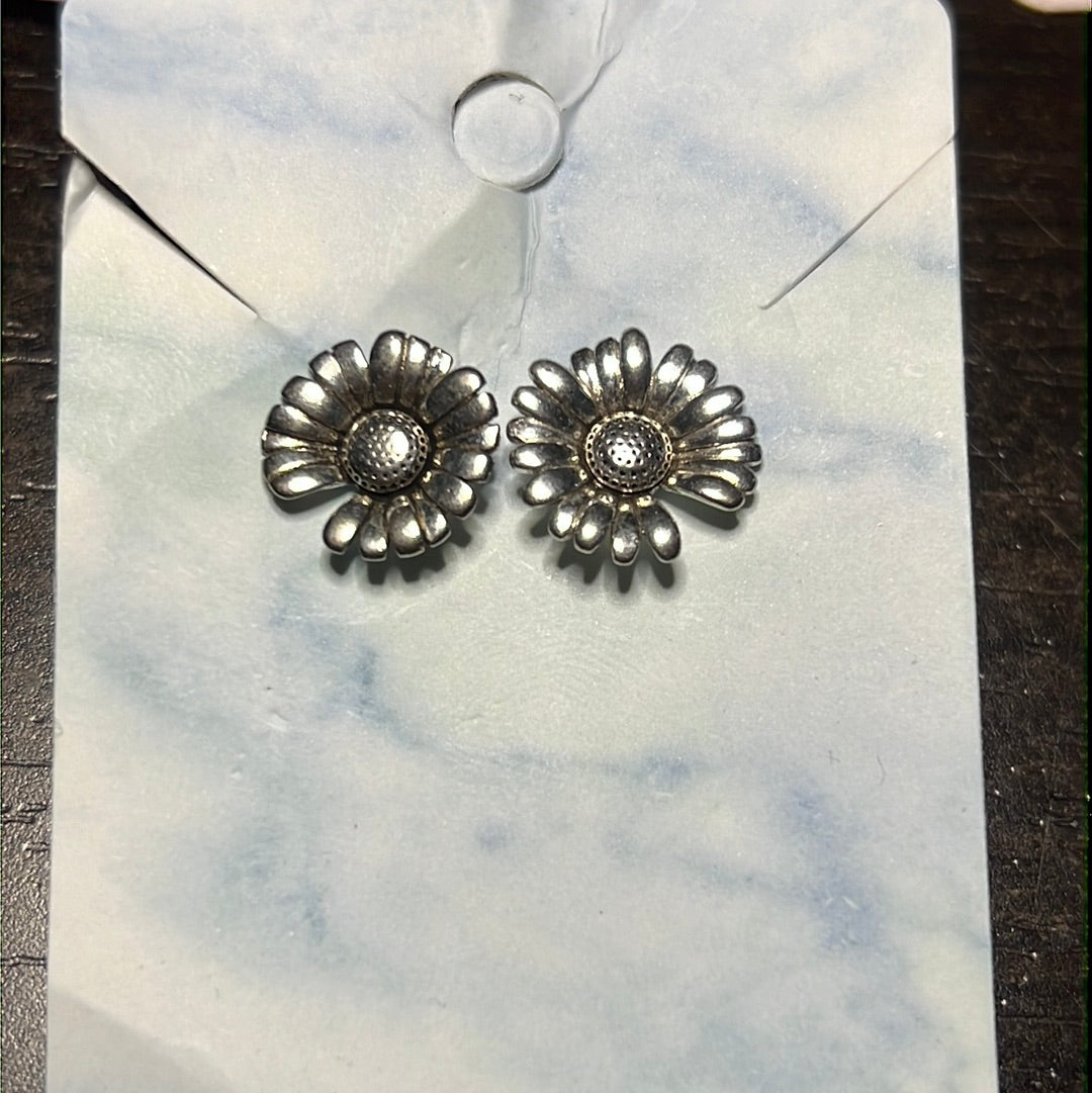 Silver Daisy Stud Earrings