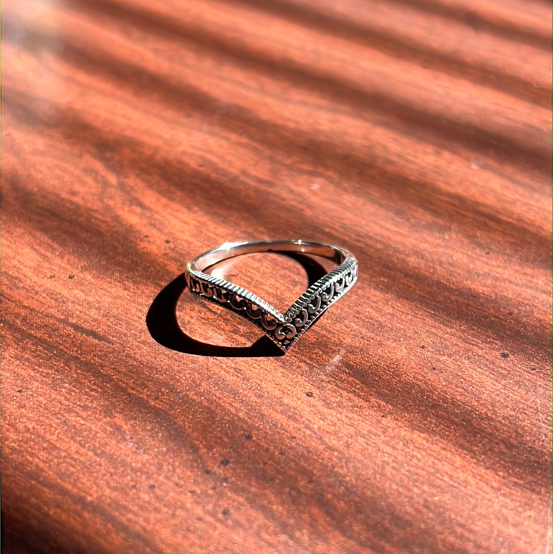 V-Shaped Ring Design