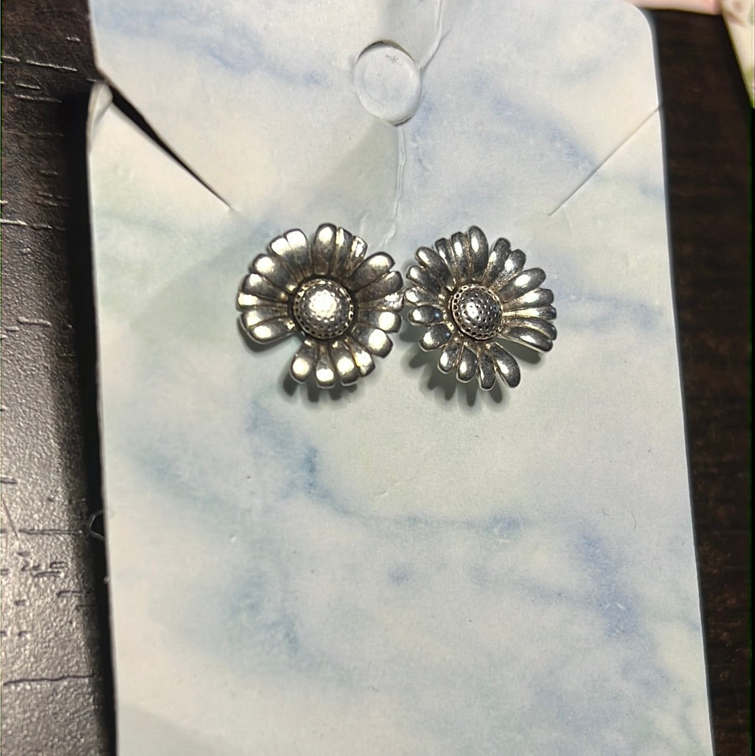 Silver Daisy Stud Earrings