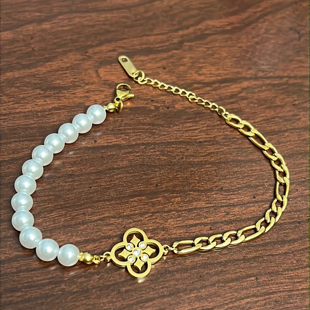 Pearls 18k Gold Plated Stainless Steel Bracelet