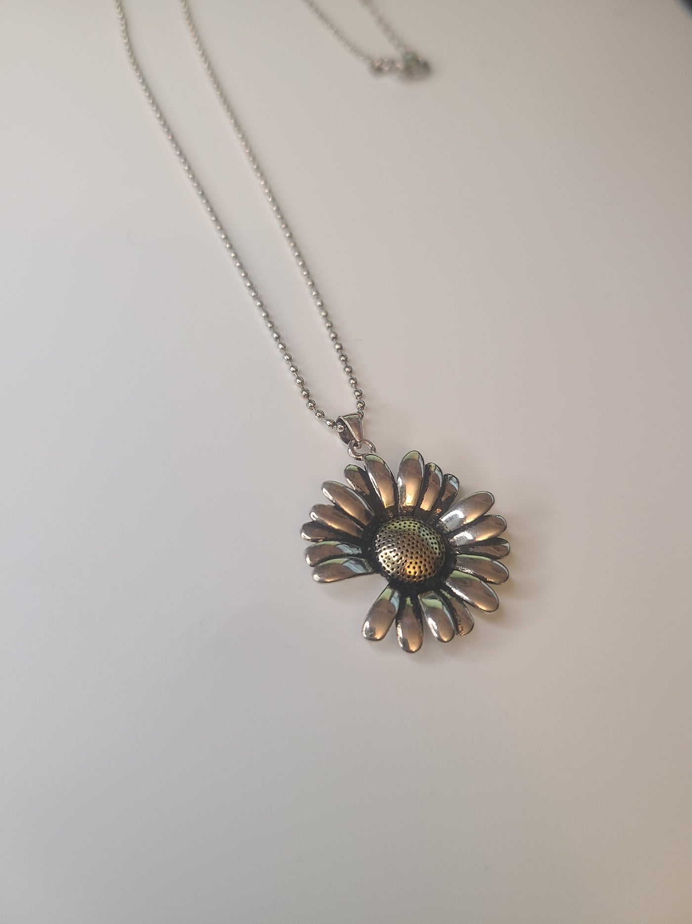 Daisy Flower Necklace