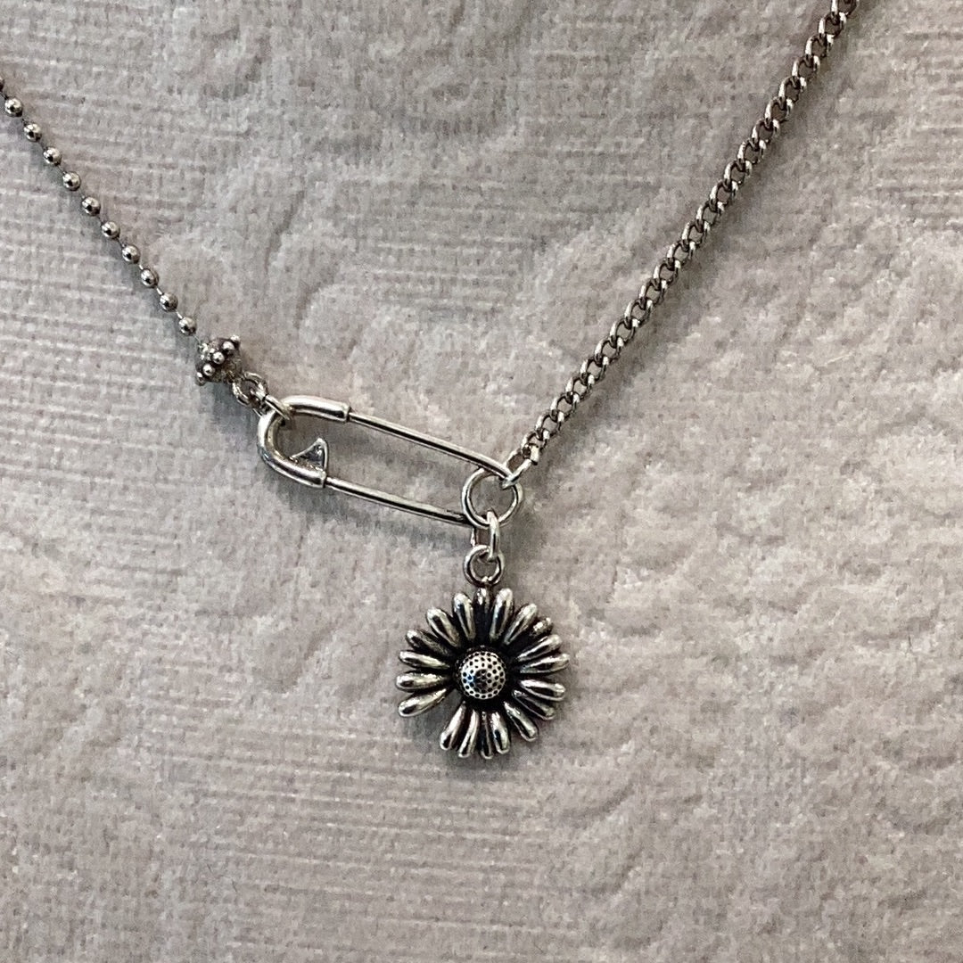 Daisy & Pin Clip Pendant Necklace