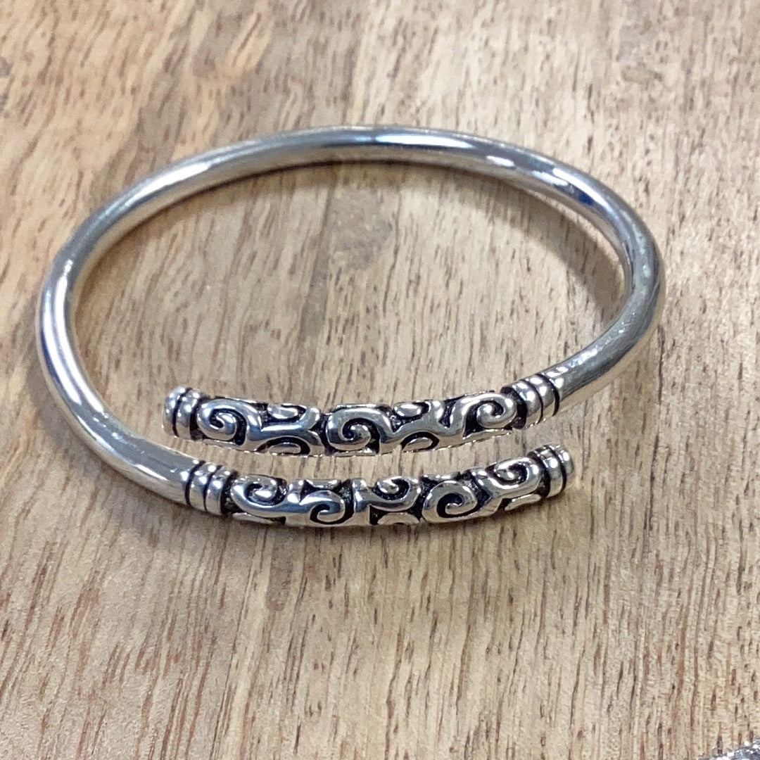 Sideway Dangle Bracelet