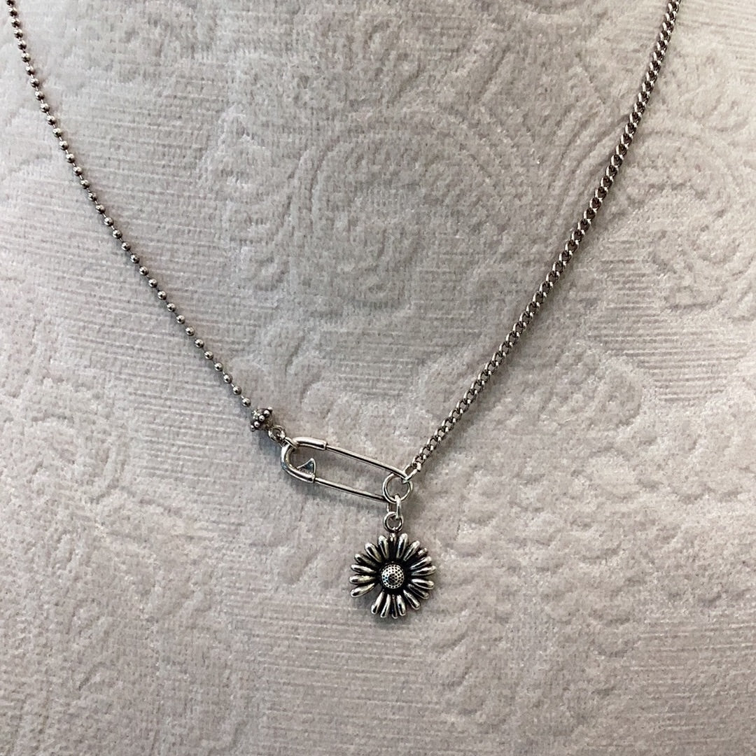 Daisy & Pin Clip Pendant Necklace
